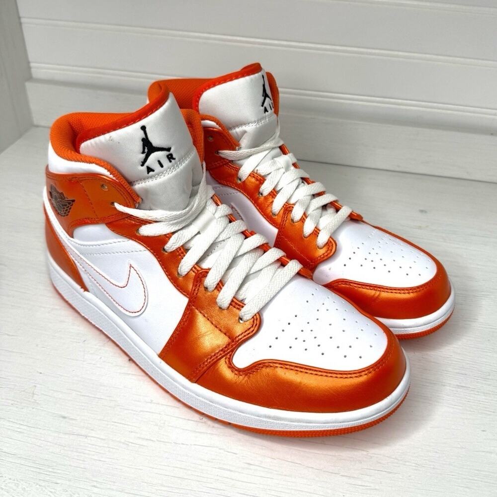 Jordan Air Jordan 1 Mid SE Electro Orange/Black/White Mid-Top Leather DM3531-800